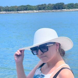 Women’s White Elegant Floppy Hat Sun / Beach Hat Time true